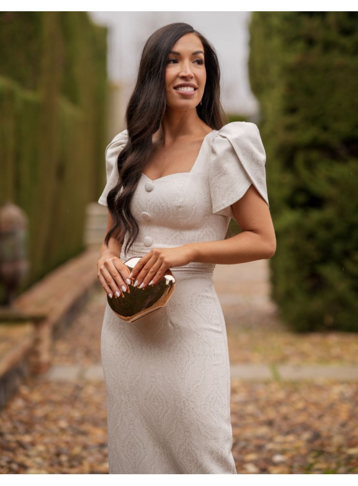 Vestido midi brocado en color beige con detalles en dorado