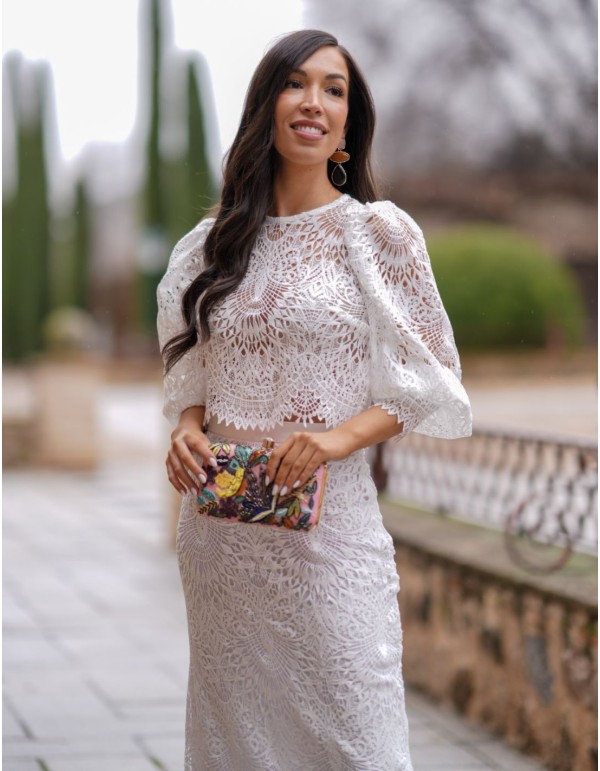 Two-piece set in white brocade fabric with buttons on the...