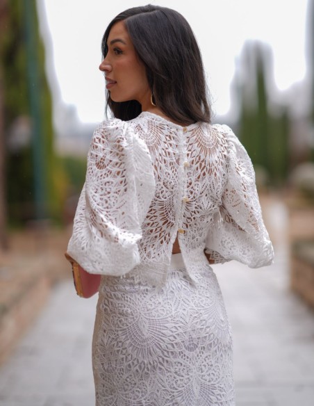 Ensemble deux pièces en brocart blanc avec boutons au dos