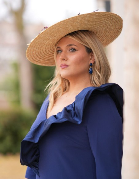 Vestido de invitada midi azul marino en tejido crep con detalle de volante