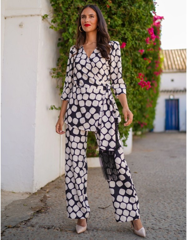 Printed two-piece knitted set with pants and jacket with...