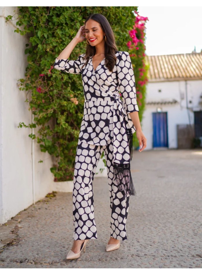 Conjunto dos piezas estampado de punto con pantalón y chaqueta con lazada