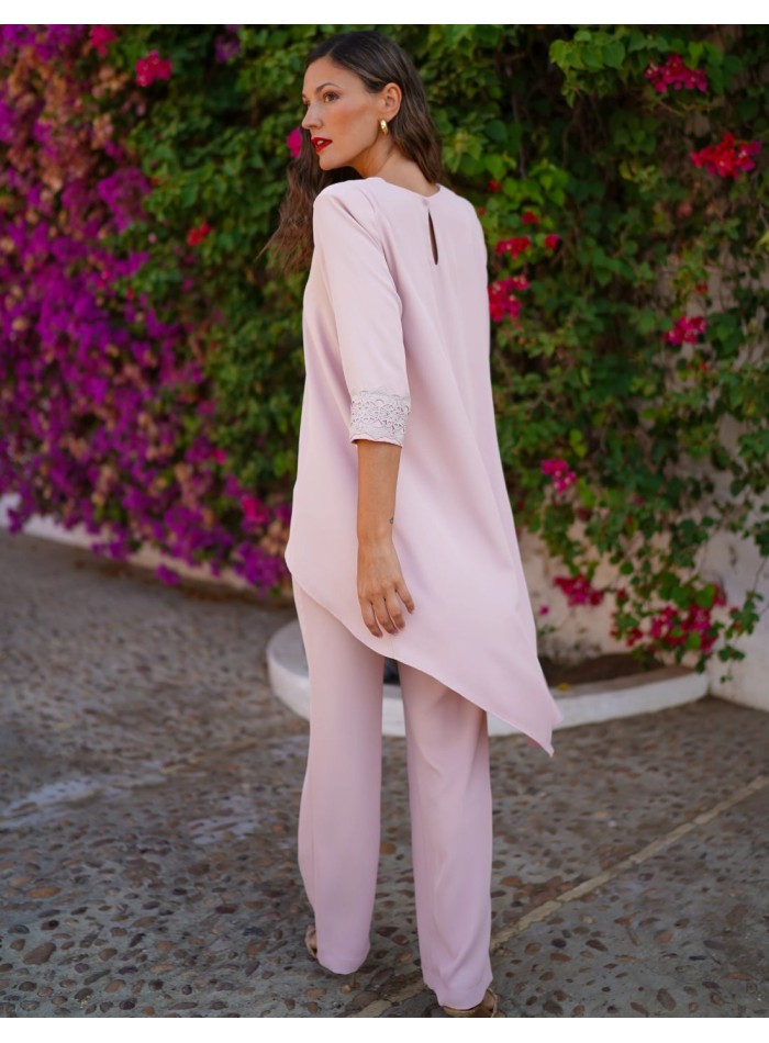 Ensemble deux pièces rose pâle pour invités