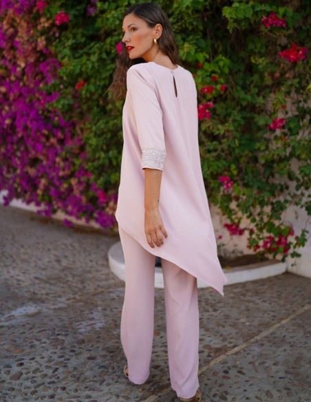 Conjunto de dos piezas para invitada en color rosa palo