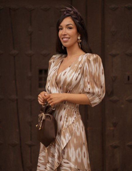 Vestido midi con tejido fluido y falda asimétrica