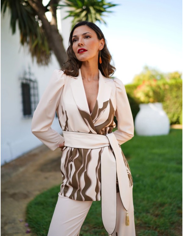 Ivory two-piece set with brown details