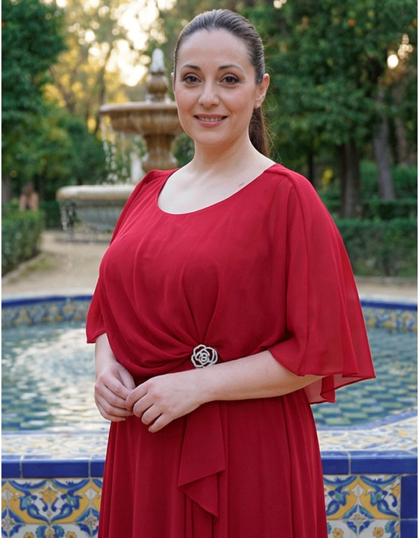 Longue robe d'invité rouge avec cape et broche élégante 2