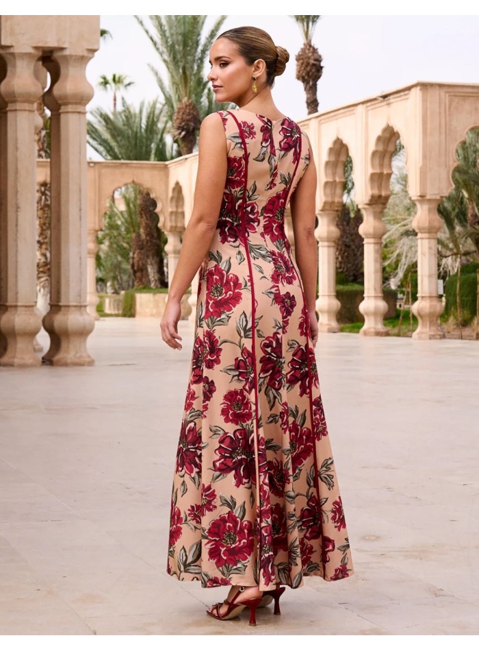 Vestido de invitada midi con estampado floral en tonos buganvilla y escote cuadrado
