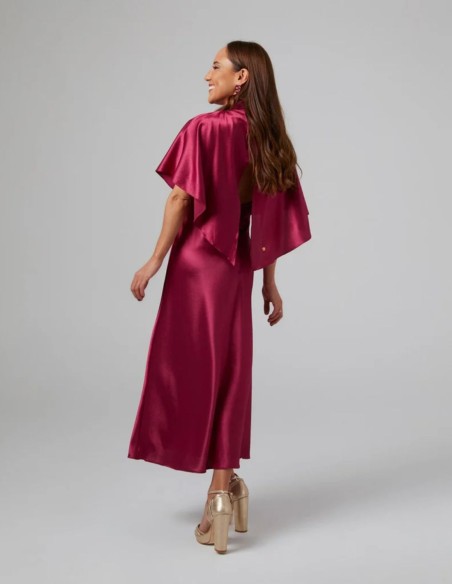 Guest cape in bougainvillea satin color