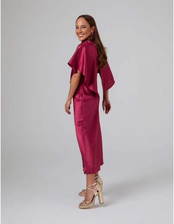 Capa para invitada en color buganvilla satinada 2