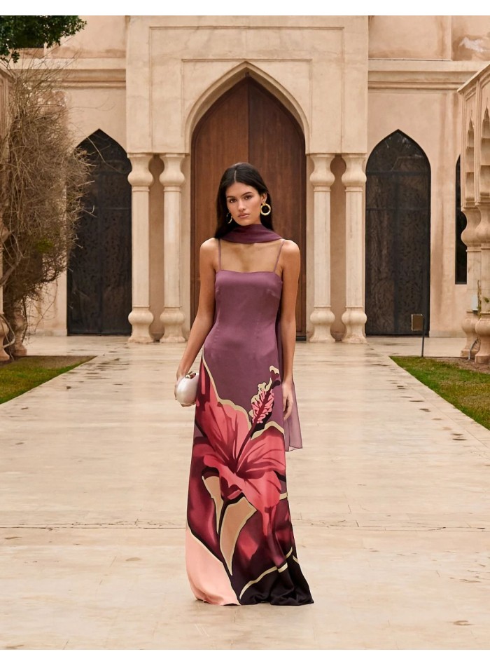 Chal para invitada a conjunto con vestido