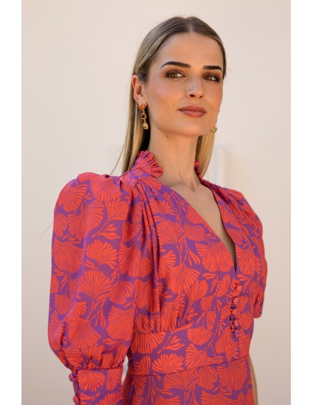 Vestido midi estampado con escote en V y mangas abullonadas para invitada