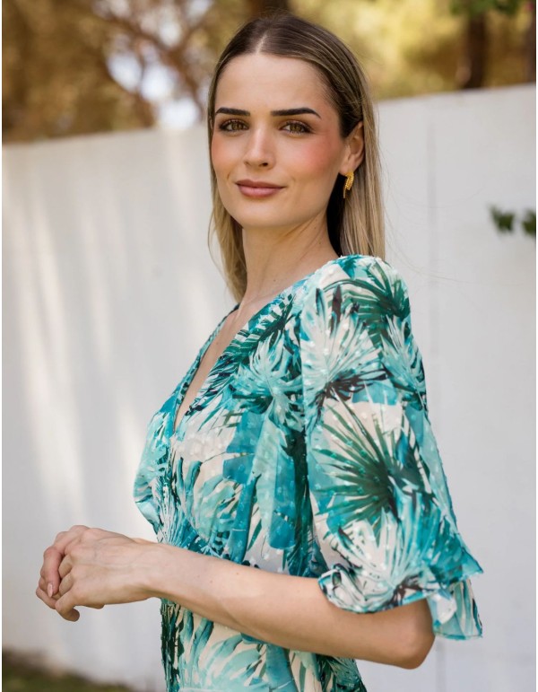 Vestido largo para invitada en georgette con estampado en tonos verdes 2