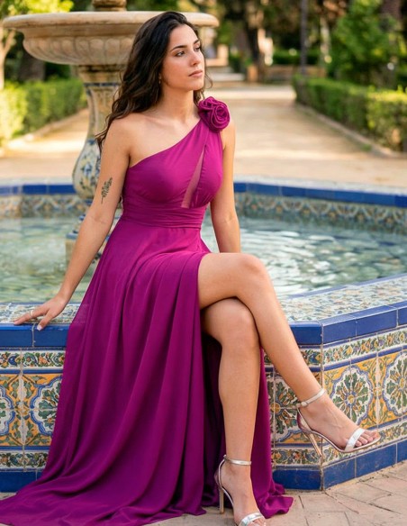 Robe de fête longue avec encolure asymétrique et dos croisé