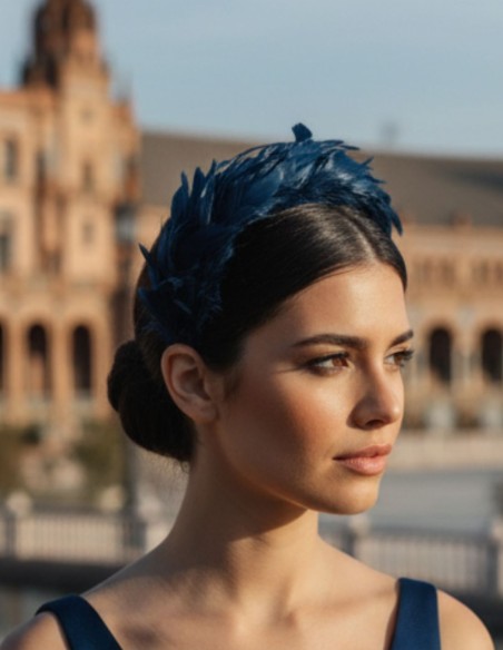 Diadema de invitada de plumas azul marino