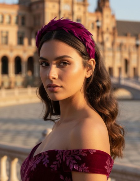 Bandeau de plumes magenta pour les invités