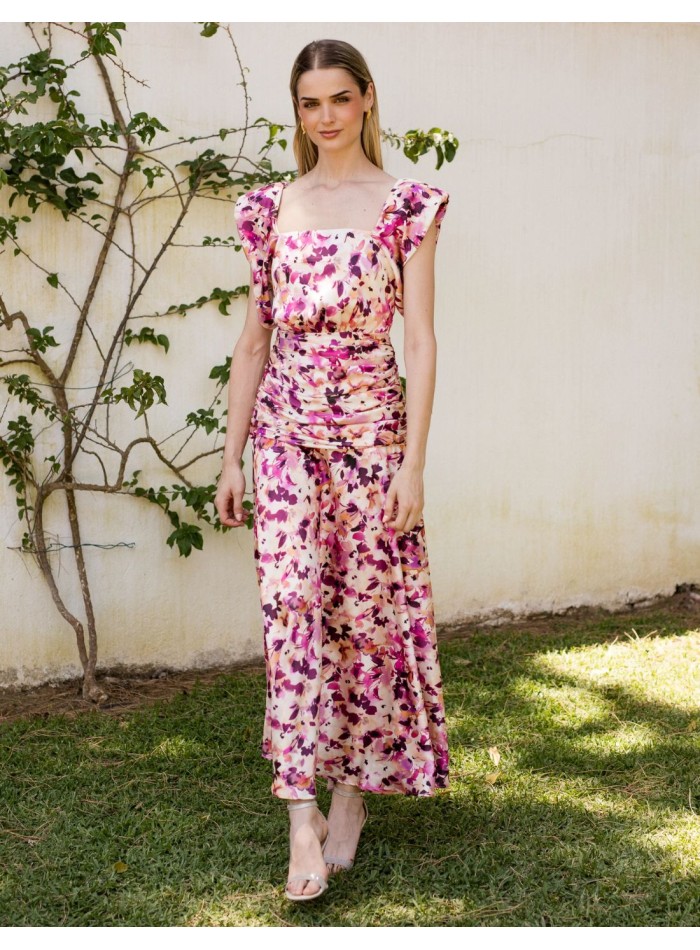 Vestido midi en satén para invitadas con estampado floral en tonos rosas