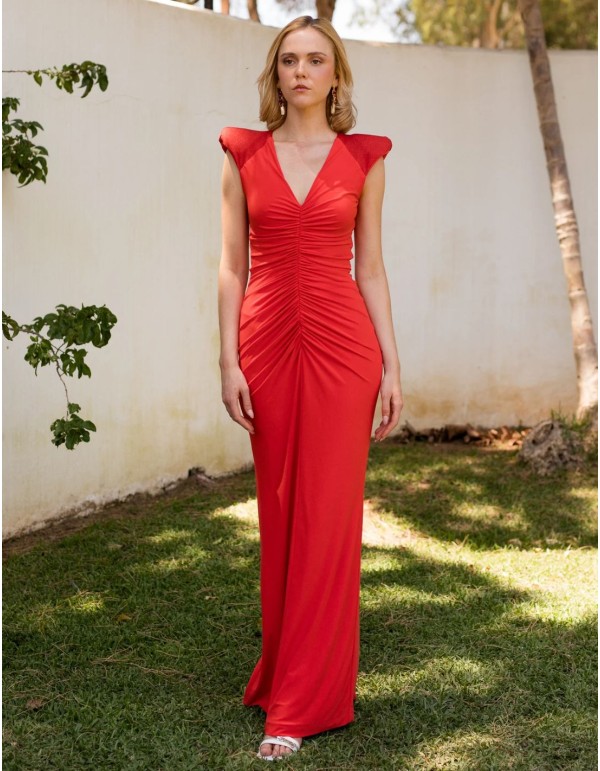 Robe d'invité longue en corail avec volants et dos ouvert