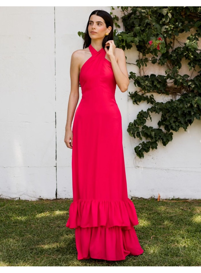 Vestido invitada largo de escote halter cruzado y volantes en la falda