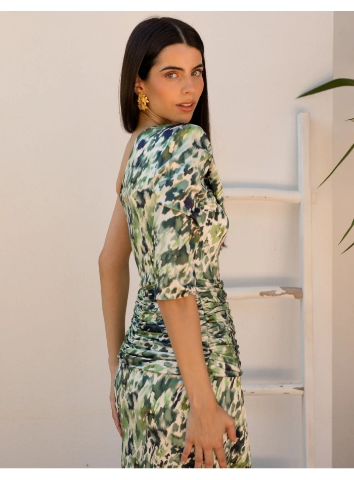 Vestido de invitada midi en satén con estampado print y escote asimétrico