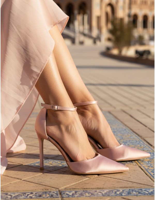 Satin fabric and classic design heeled pumps