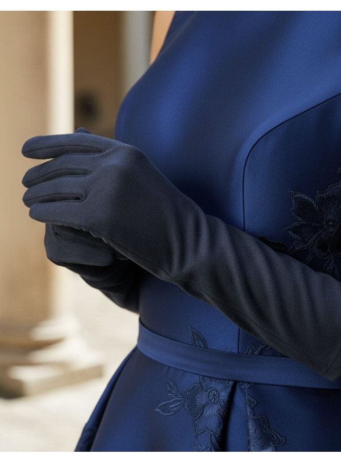 Grey suede gloves for guests