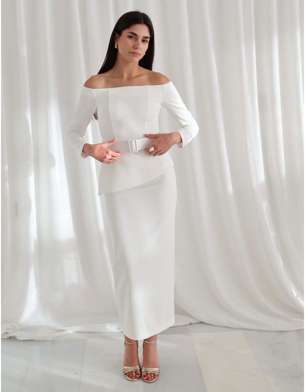 Conjunto de dos piezas estructurado en color blanco confeccionado en crepé