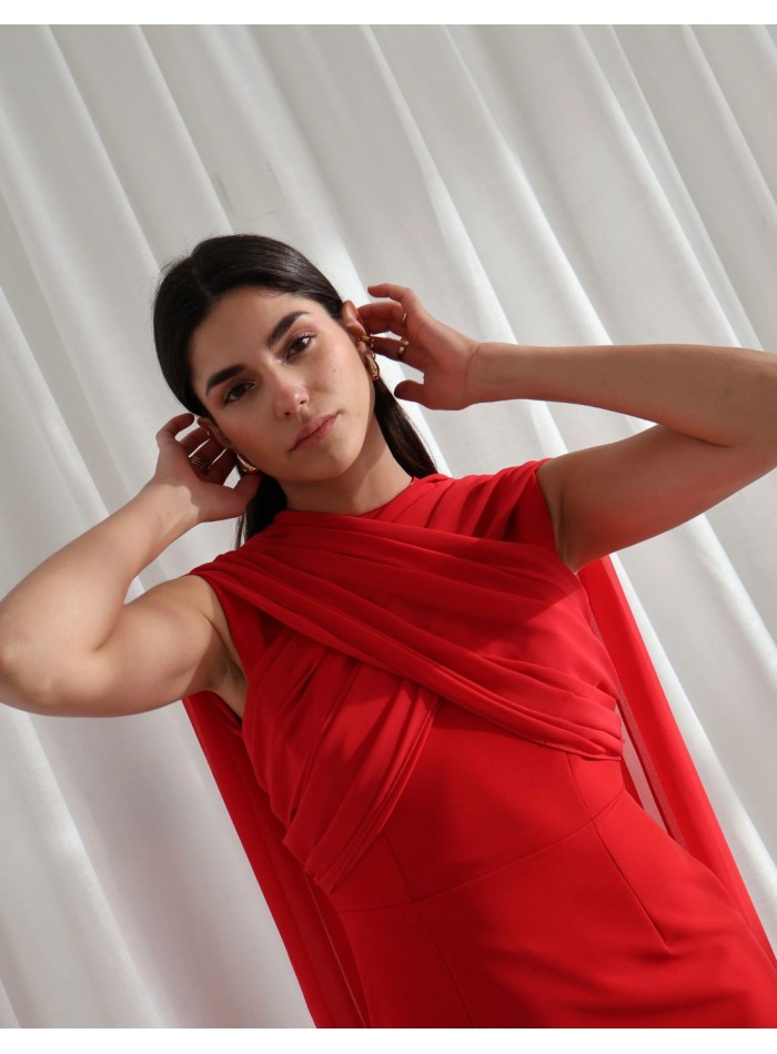 Vestido midi en color rojo para invitada