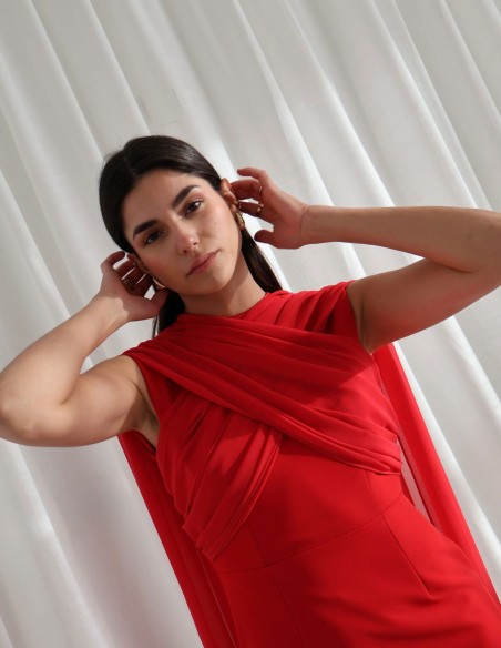 Robe midi rouge en crêpe et mousseline de soie croisée pour l'invitée