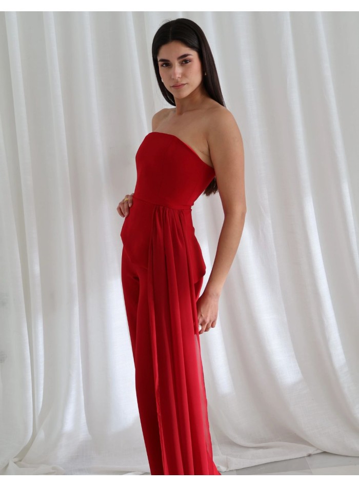 Set de dos piezas con top palabra de honor y pantalón de pinzas rojo