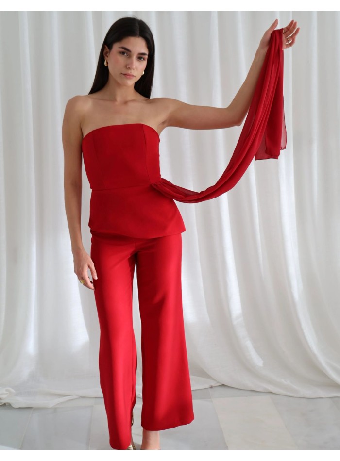 Set de dos piezas con top palabra de honor y pantalón de pinzas para invitada