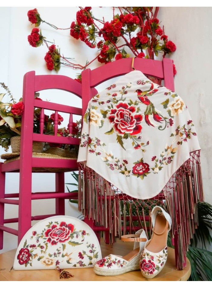 Ecru shawl embroidered with bangs