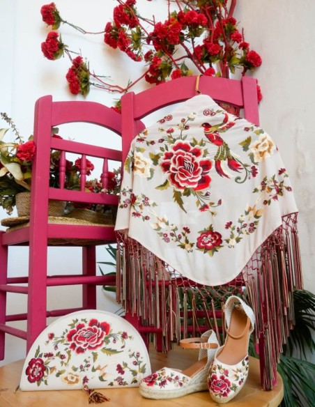 Châle écru brodé de franges