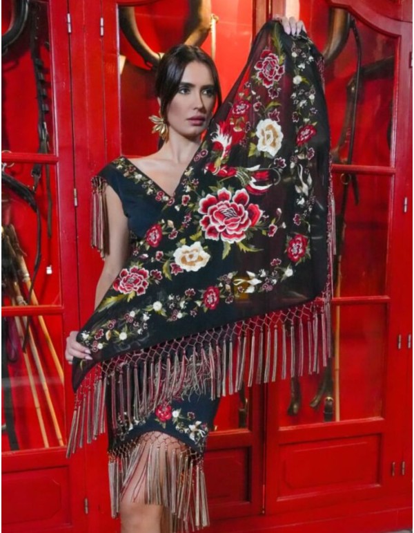 Mantoncillo en color negro bordado con flecos