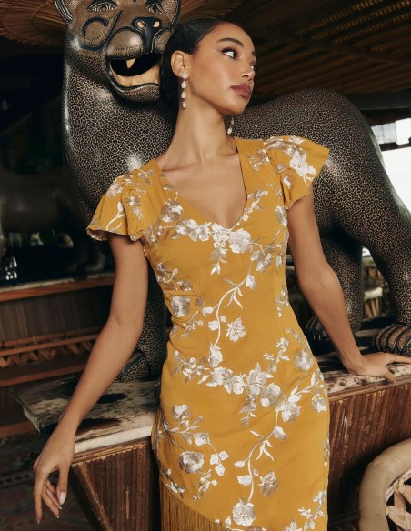 Robe midi asymétrique moutarde avec broderies et franges de fils