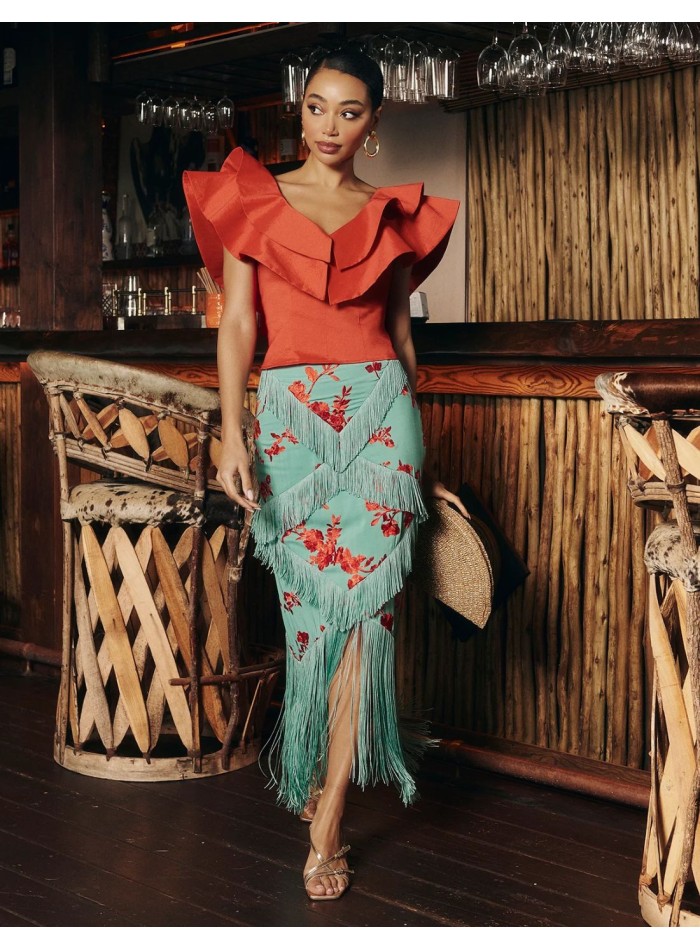 Top rojo con escote de pico y doble volante