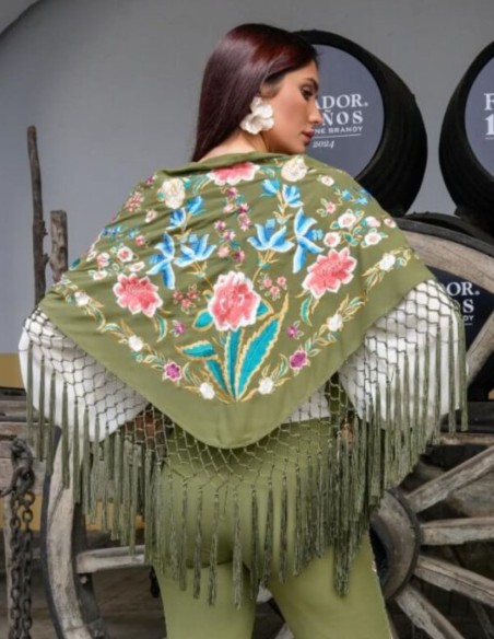 Mantoncillo verde bordado