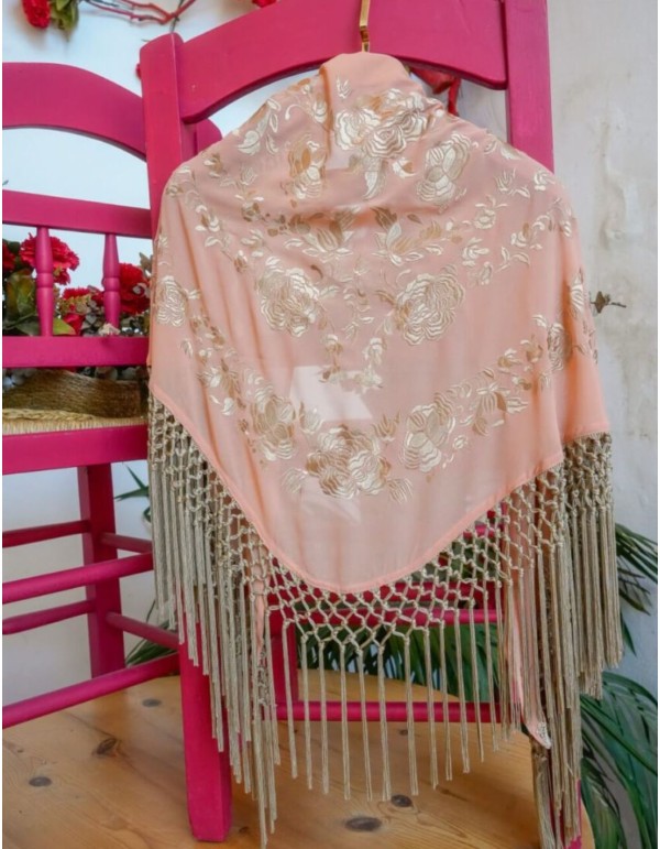 Mantoncillo con flores bordadas 2