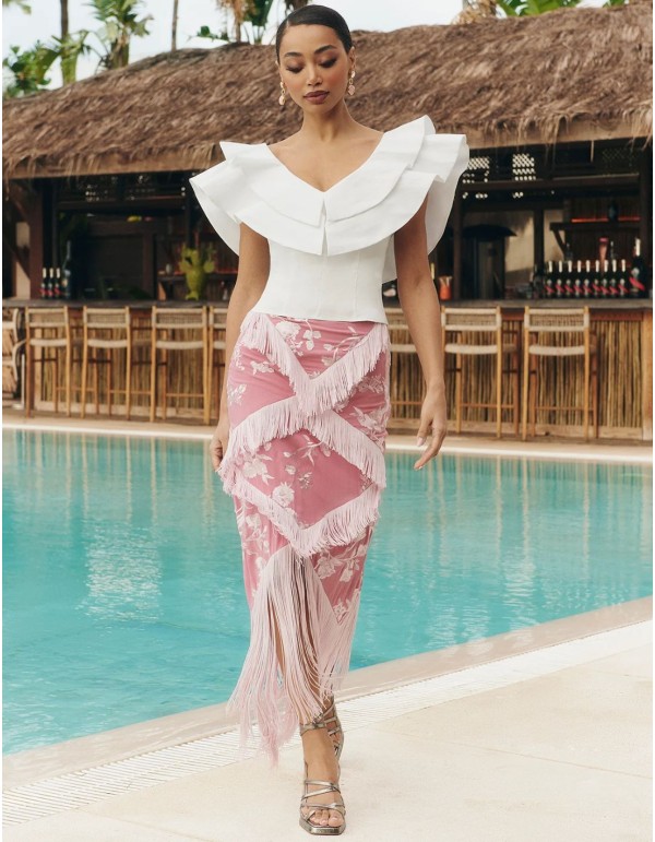 Falda midi rosa con flecos y bordados en color marfil