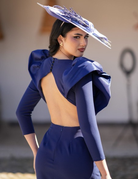 Robe midi en bleu marine avec volants sur les épaules