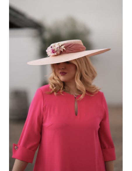 Guest ensemble with long pants in coral color