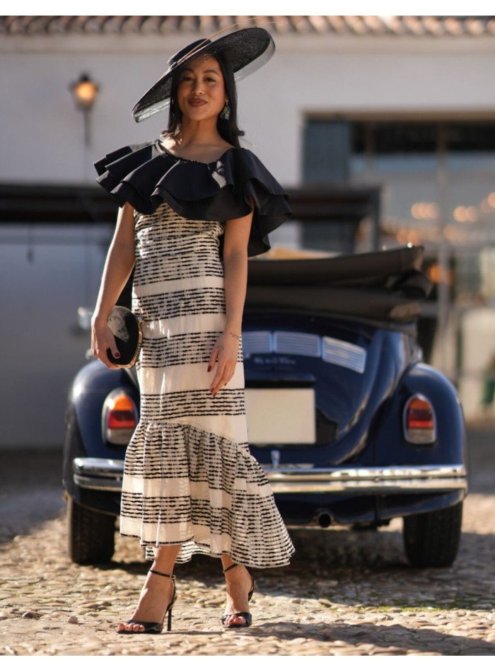 Tenue d'invité avec encolure asymétrique et...