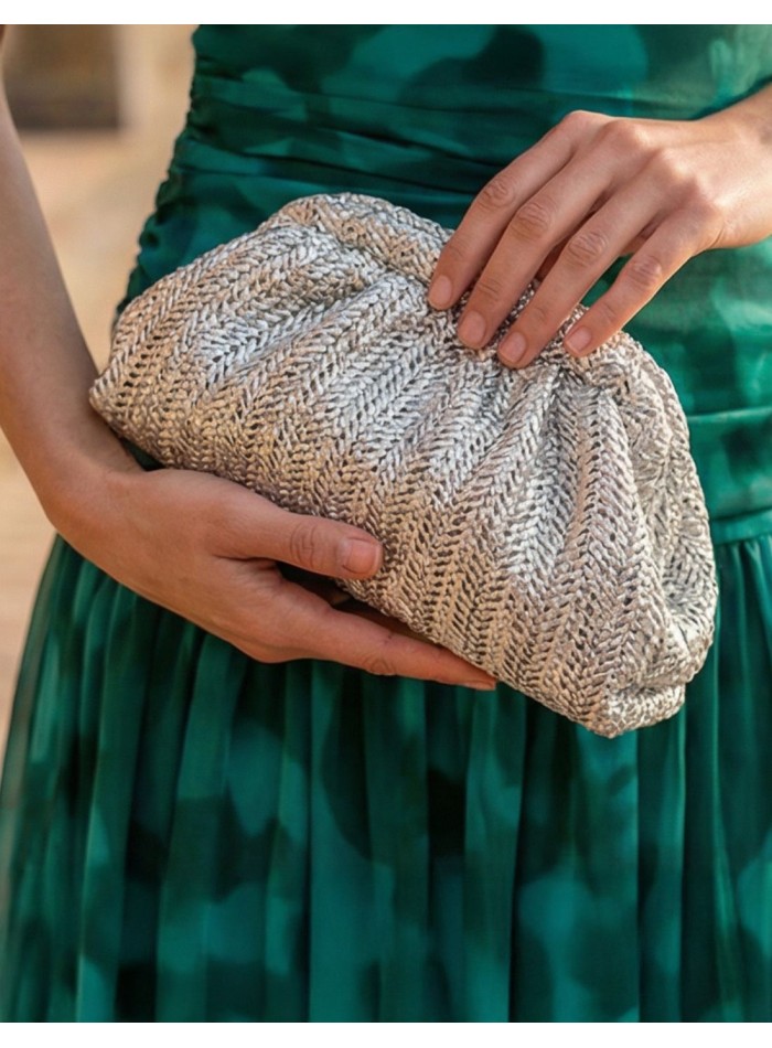 Bolso de rafia plateado con cadena interior