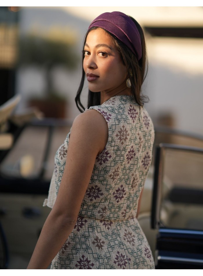 Guest ensemble in rustic fabric with geometric...