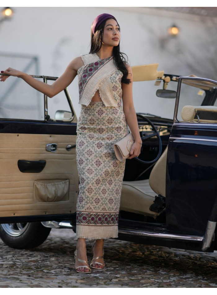 Guest ensemble in rustic fabric with geometric...