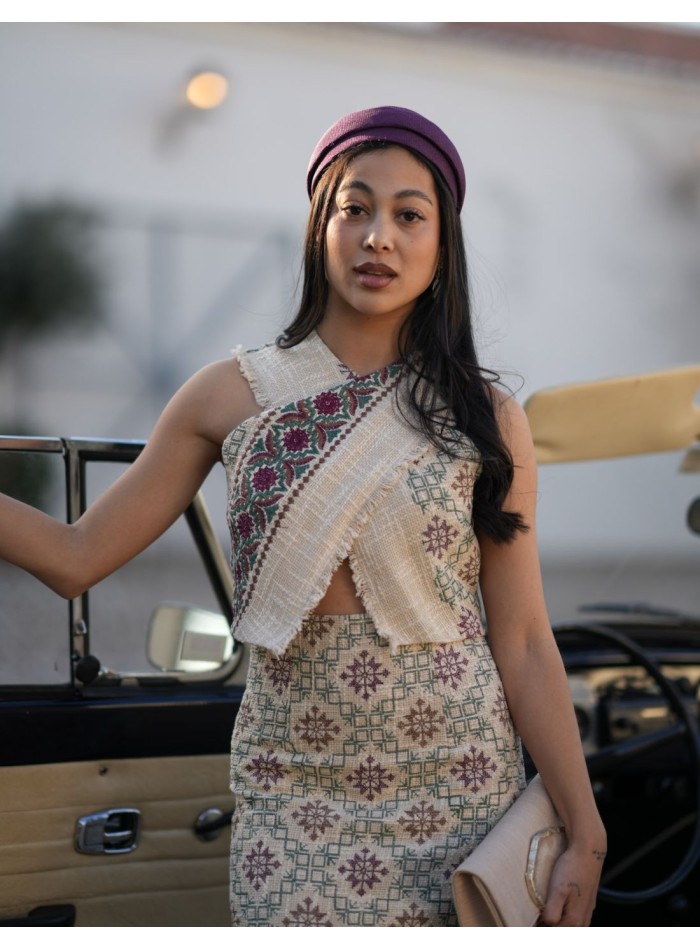 Guest ensemble in rustic fabric with geometric...