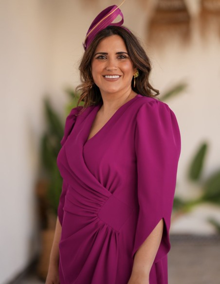 Vestido midi en color vino con tejido de crepé