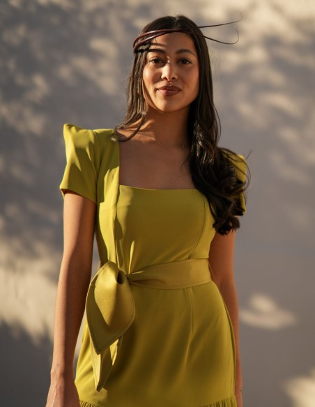 Vestido largo pistacho con manga corta y escote cuadrado elegante