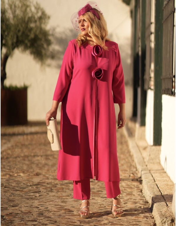 Conjunto de pantalón y casaca con detalle de flores