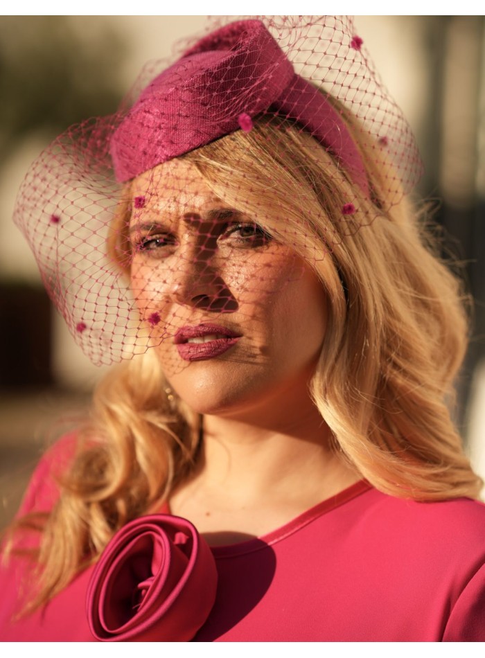 Conjunto de pantalón y casaca con detalle de flores rosa